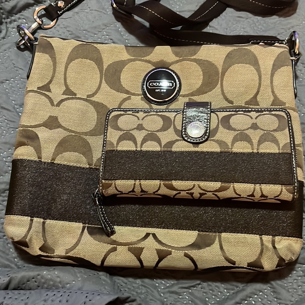 Used coach cross body purse and wallet